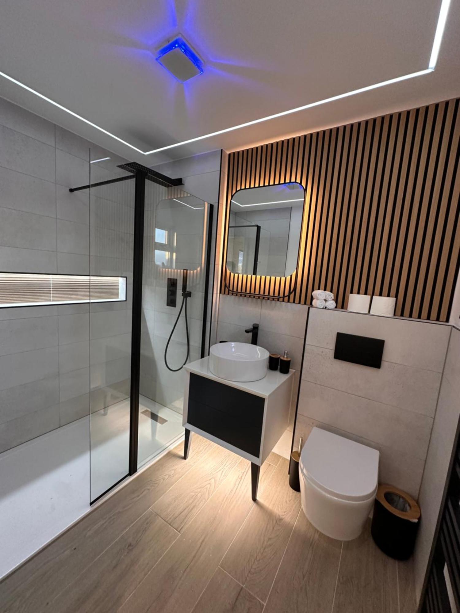R5 - Luxury Private Ensuite Self-Contained Room - Newly Renovated Halesowen Luaran gambar