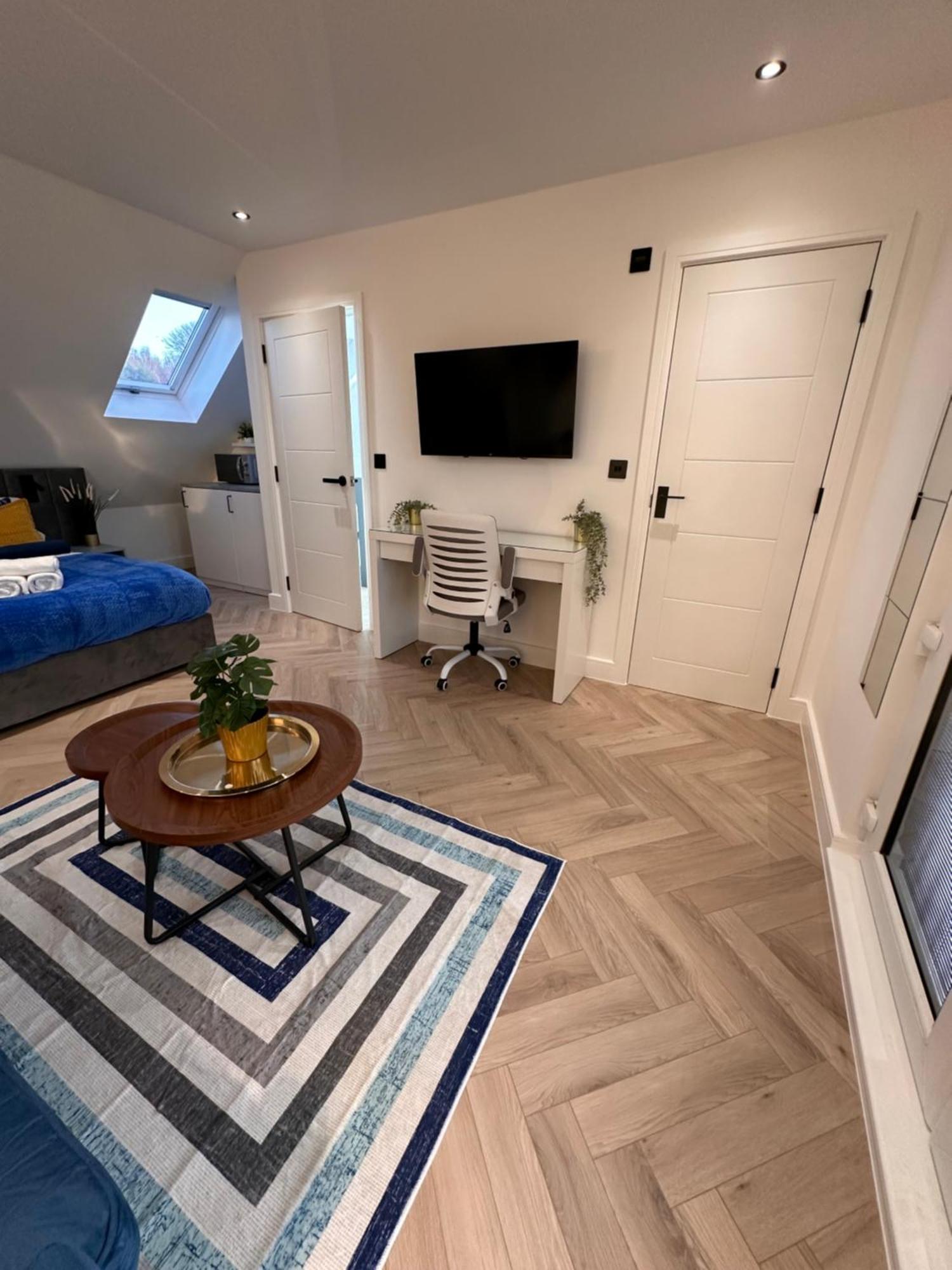 R5 - Luxury Private Ensuite Self-Contained Room - Newly Renovated Halesowen Luaran gambar